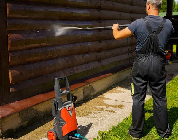 Log Home Pressure Washing in Odessa