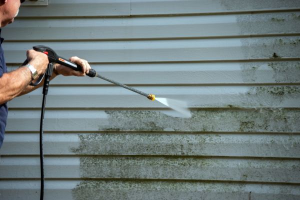 Vinyl Siding Power Washing in Odessa